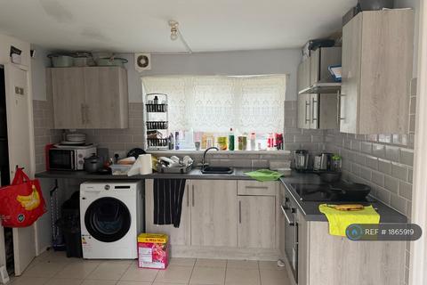 2 bedroom bungalow to rent, Spout Way, Telford, TF3