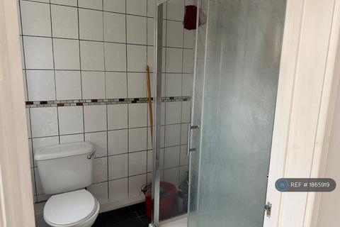 2 bedroom bungalow to rent, Spout Way, Telford, TF3