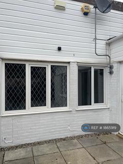 2 bedroom bungalow to rent, Spout Way, Telford, TF3