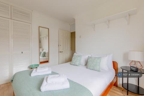 3 bedroom maisonette to rent, Allan House, London, SW8