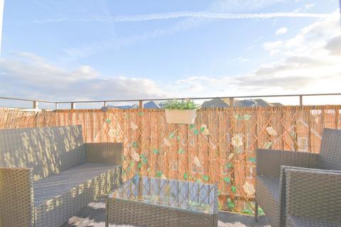 2 bedroom flat for sale, Alderson Grove, Hersham, Walton-on-Thames, KT12
