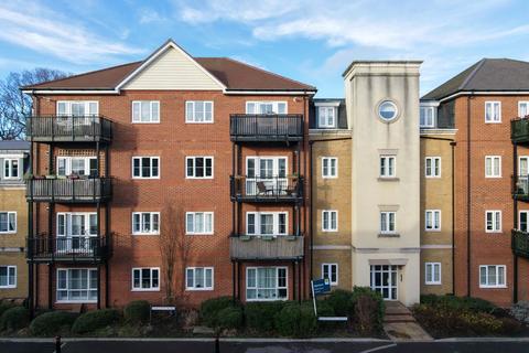 2 bedroom flat for sale, Alderson Grove, Hersham, Walton-on-Thames, KT12