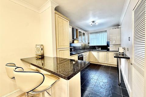 2 bedroom apartment to rent, Montpelier Road, London W5