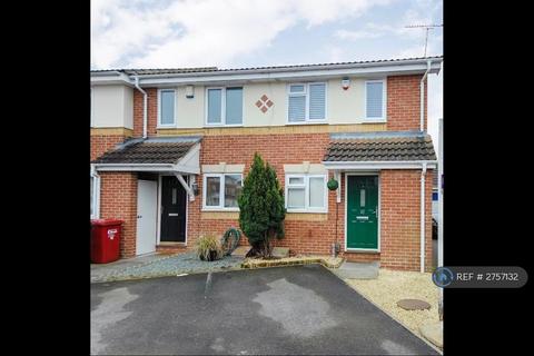 2 bedroom terraced house to rent, Nicholas Gardens, Slough, SL1