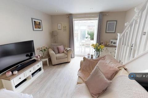 2 bedroom terraced house to rent, Nicholas Gardens, Slough, SL1
