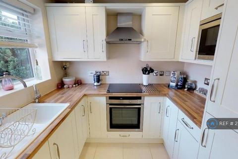 2 bedroom terraced house to rent, Nicholas Gardens, Slough, SL1