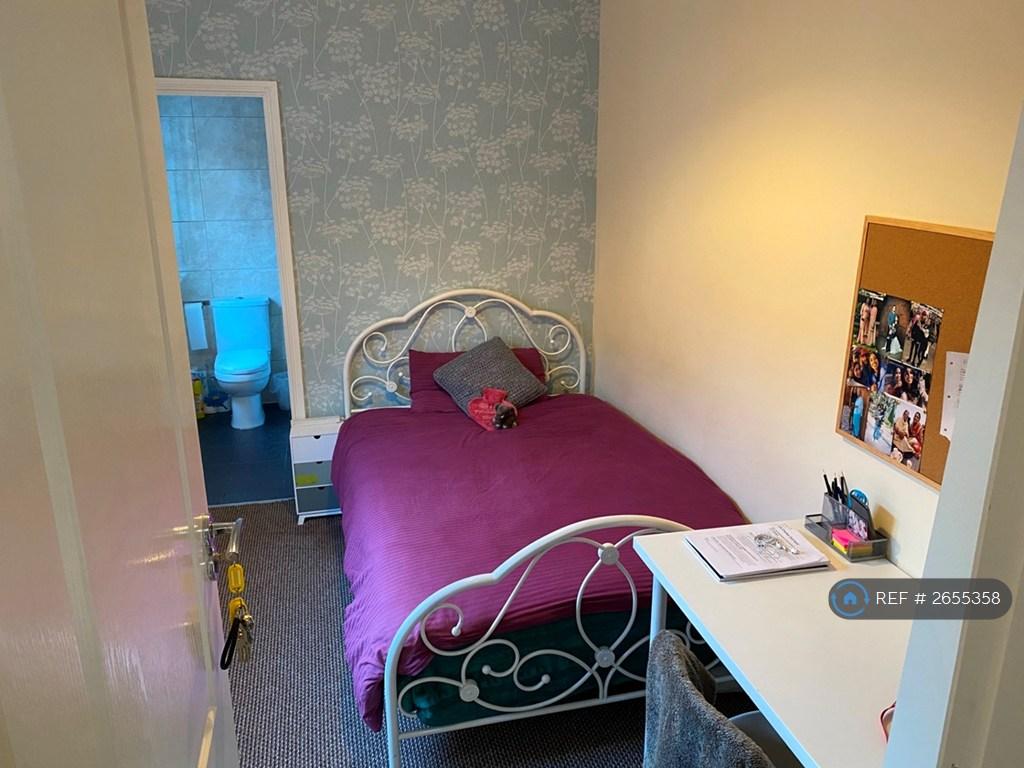 *Bedroom 5 (With Ensuite)