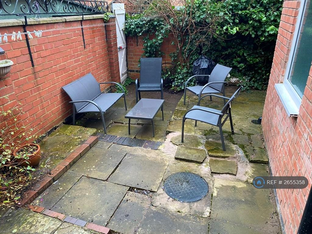 Relaxing Courtyard Garden