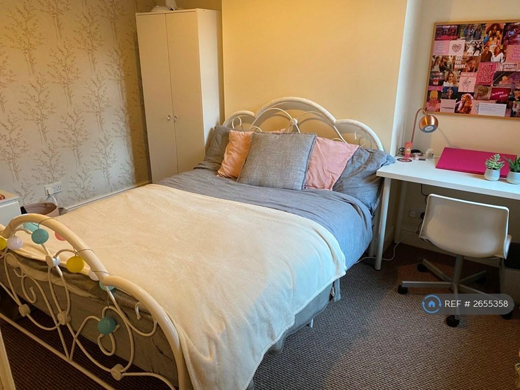Bedroom 2 (Ground Floor Back)