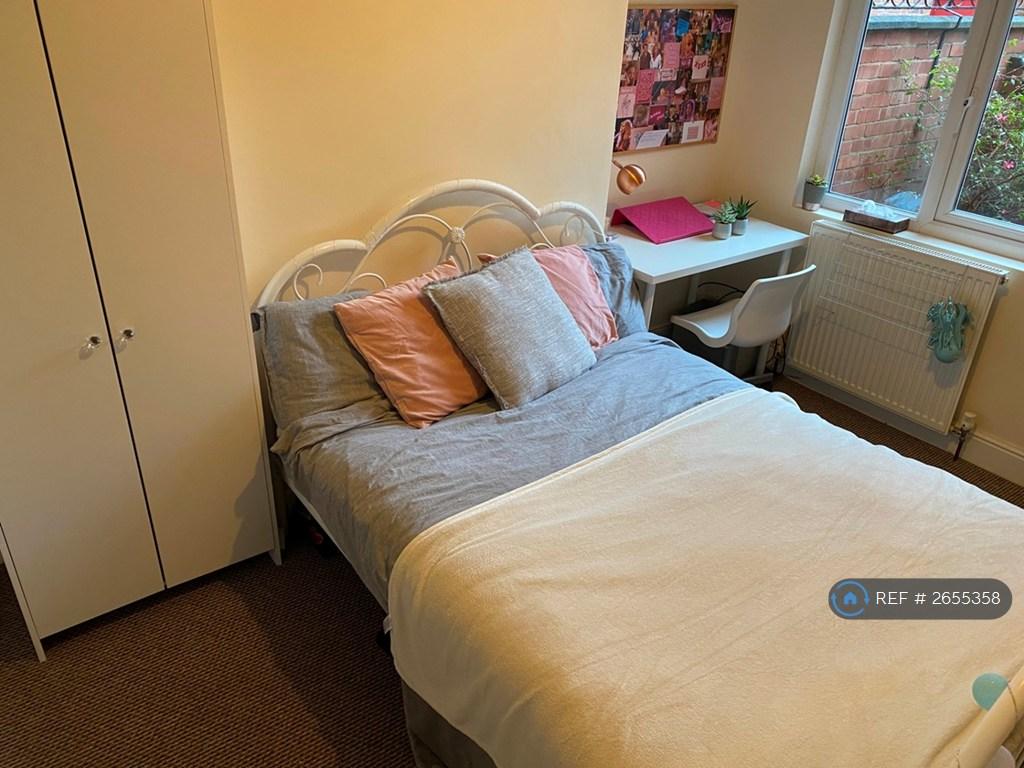 Bedroom 2 (Ground Floor Back)