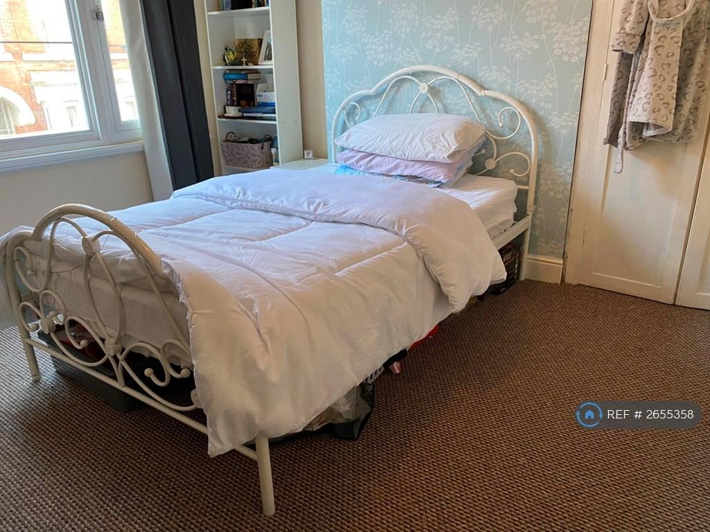 Bedroom 3 (1st Floor Front)
