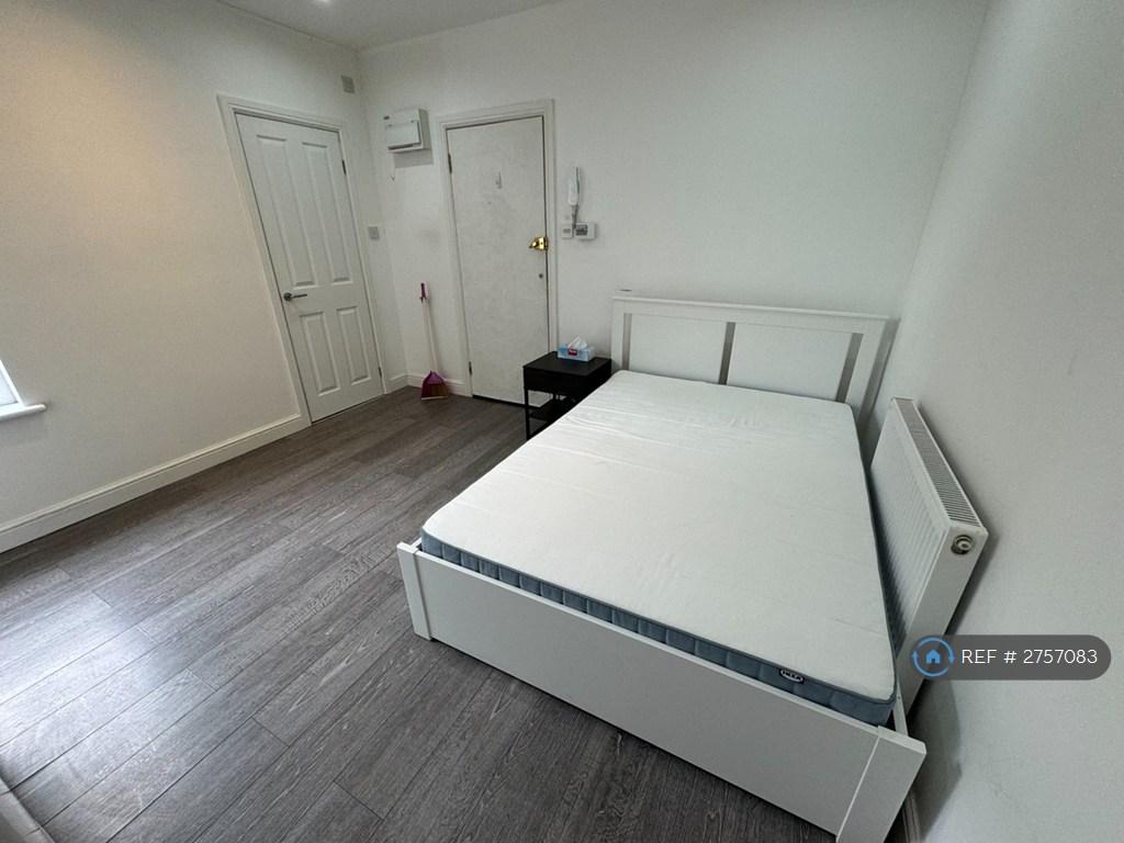 Bedroom/Lounge/Kitchen