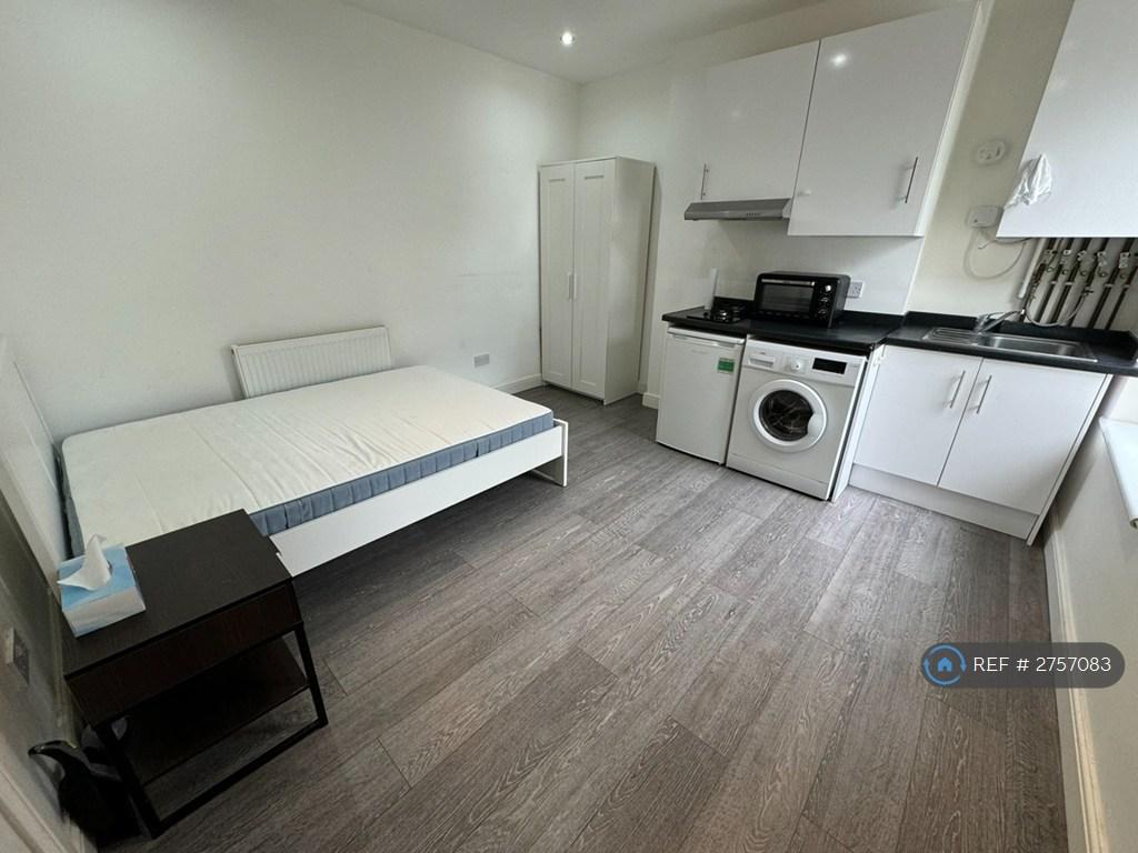 Bed &amp; Kitchen