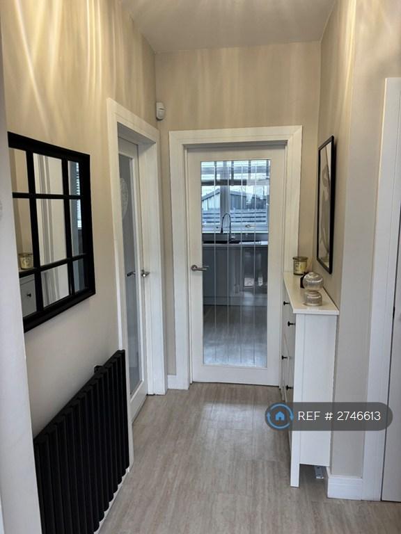 Main Entrance/ Hallway