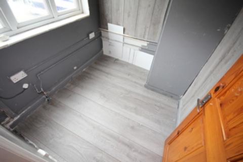 2 bedroom flat to rent, 6A Lees Road, Uxbridge, UB8