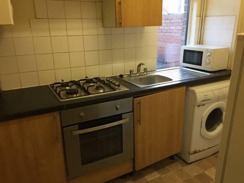 Compact fitted kitchen with gas hob, built-in o...