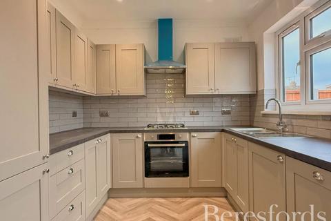 2 bedroom bungalow for sale, Central Drive, Hornchurch, RM12