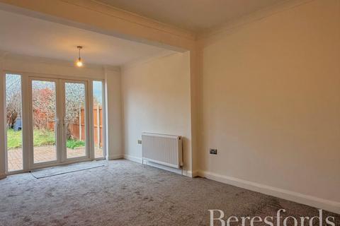 2 bedroom bungalow for sale, Central Drive, Hornchurch, RM12