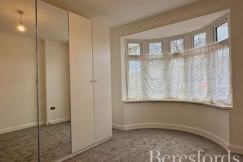2 bedroom bungalow for sale, Central Drive, Hornchurch, RM12