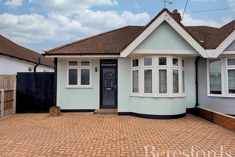 2 bedroom bungalow for sale, Central Drive, Hornchurch, RM12