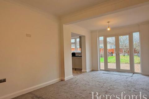 2 bedroom bungalow for sale, Central Drive, Hornchurch, RM12