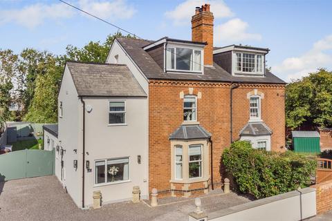 5 bedroom semi-detached house for sale - Station Road, Churchdown, Gloucester