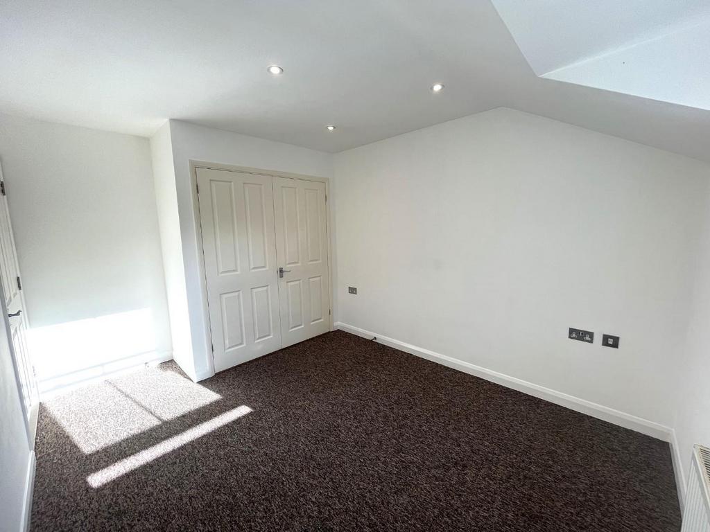 Bedroom 1 (2)