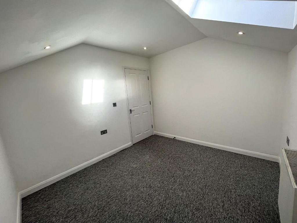 Bedroom 2 (2)