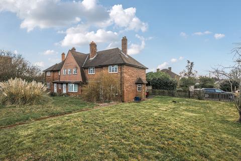 2 bedroom maisonette for sale, The Greenway, Epsom, Surrey. KT18