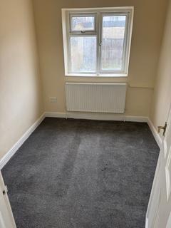 3 bedroom apartment to rent, Hickling Road, Ilford IG1