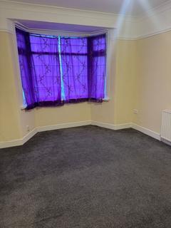 3 bedroom apartment to rent, Hickling Road, Ilford IG1