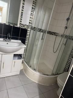 3 bedroom apartment to rent, Hickling Road, Ilford IG1