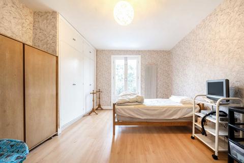 2 bedroom flat for sale, Turle Road, London N4