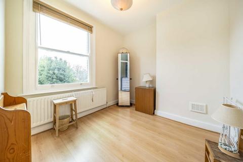 2 bedroom flat for sale, Turle Road, London N4