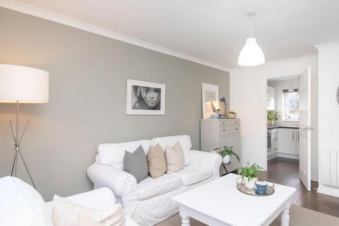 2 bedroom flat to rent, Restalrig Drive, Edinburgh EH7