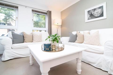 2 bedroom flat to rent, Restalrig Drive, Edinburgh EH7