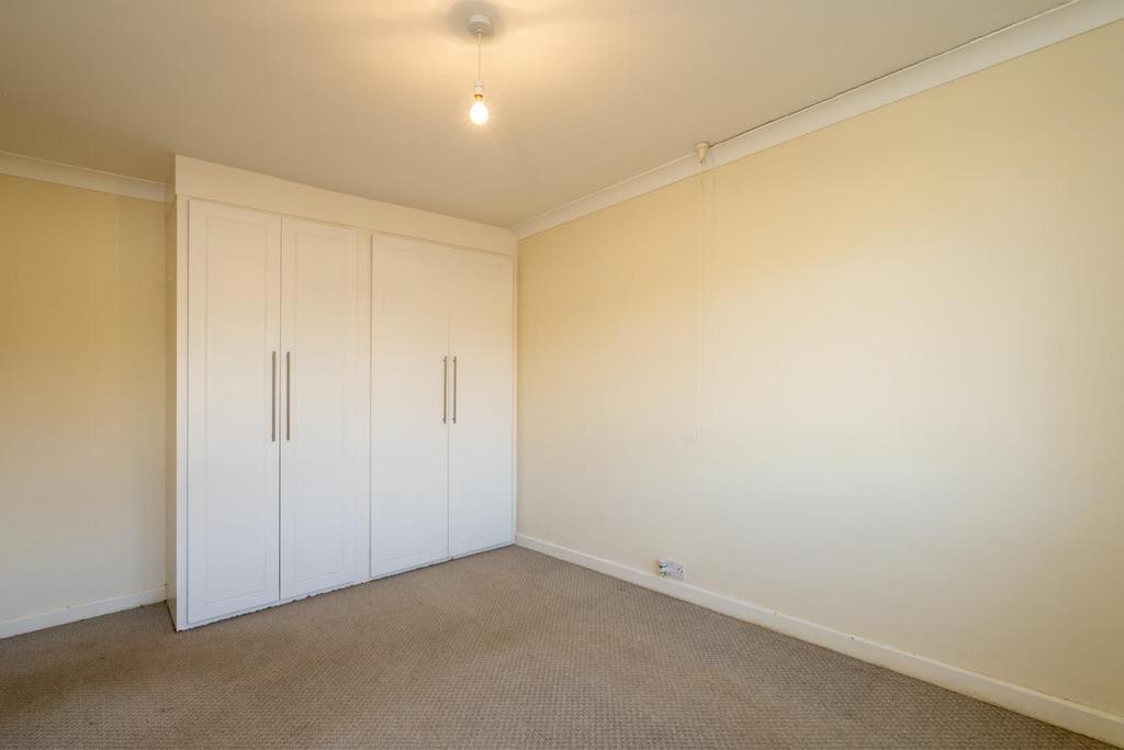 Bedroom 1 (2).jpg