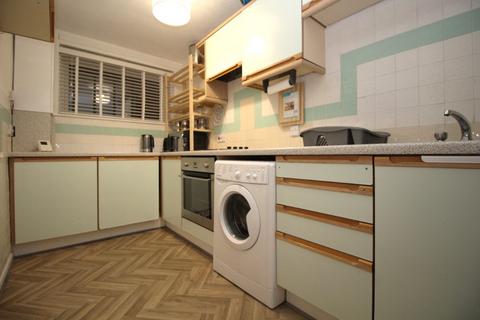 2 bedroom flat to rent, Glenbervie Road, Grangemouth, Falkirk, FK3