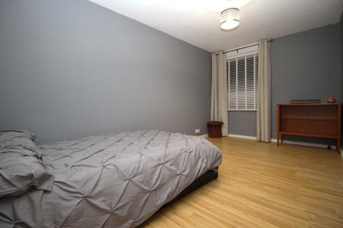 2 bedroom flat to rent, Glenbervie Road, Grangemouth, Falkirk, FK3