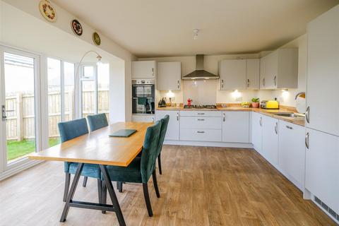 4 bedroom detached house for sale, Bowland Close, Holmfirth HD9