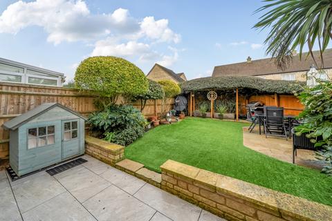 Bluebell Way, Carterton, Oxfordshire, OX18