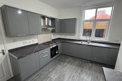 5 bedroom end of terrace house for sale, Halstead Street, Leicester LE5