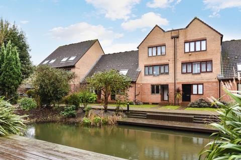 undefined, Rotterdam Drive, London, E14 3JA, London, E14