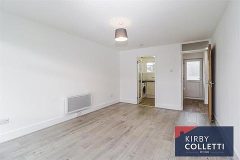 1 bedroom flat to rent, Ashleigh Court, Rawdon Drive, Hoddesdon