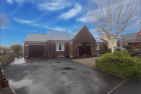 3 bedroom detached bungalow for sale, Llys Pencrug, Llandeilo, SA19 6RX