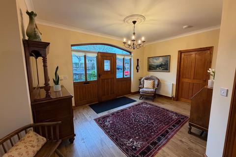 3 bedroom detached bungalow for sale, Llys Pencrug, Llandeilo, SA19 6RX