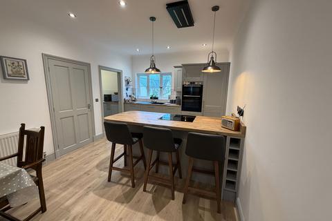 3 bedroom detached bungalow for sale, Llys Pencrug, Llandeilo, SA19 6RX