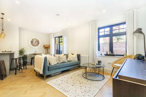 1 bedroom flat to rent, The Broadway, Thames Ditton KT7