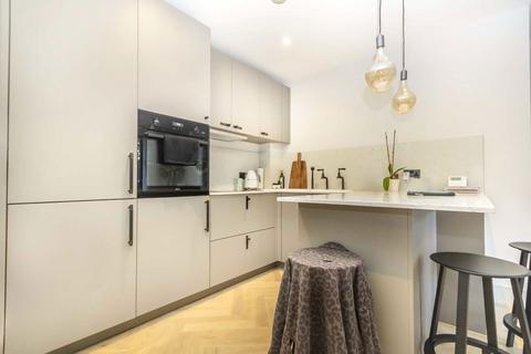 1 bedroom flat to rent, The Broadway, Thames Ditton KT7