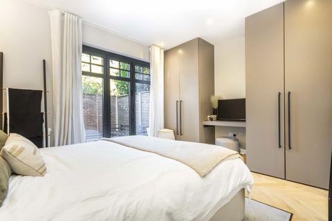 1 bedroom flat to rent, The Broadway, Thames Ditton KT7